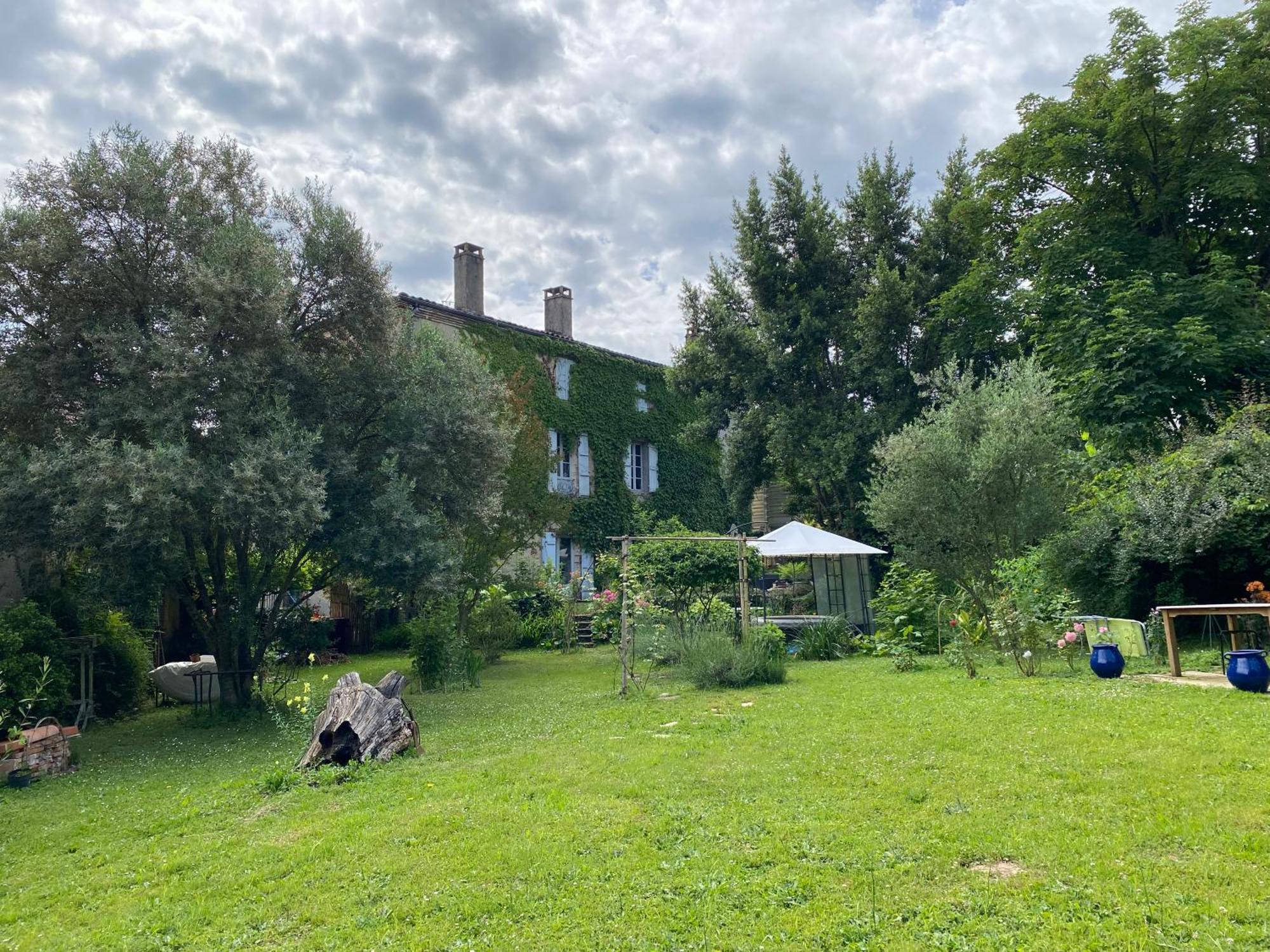 Au Jardin Y Bed & Breakfast Moissac Exterior photo